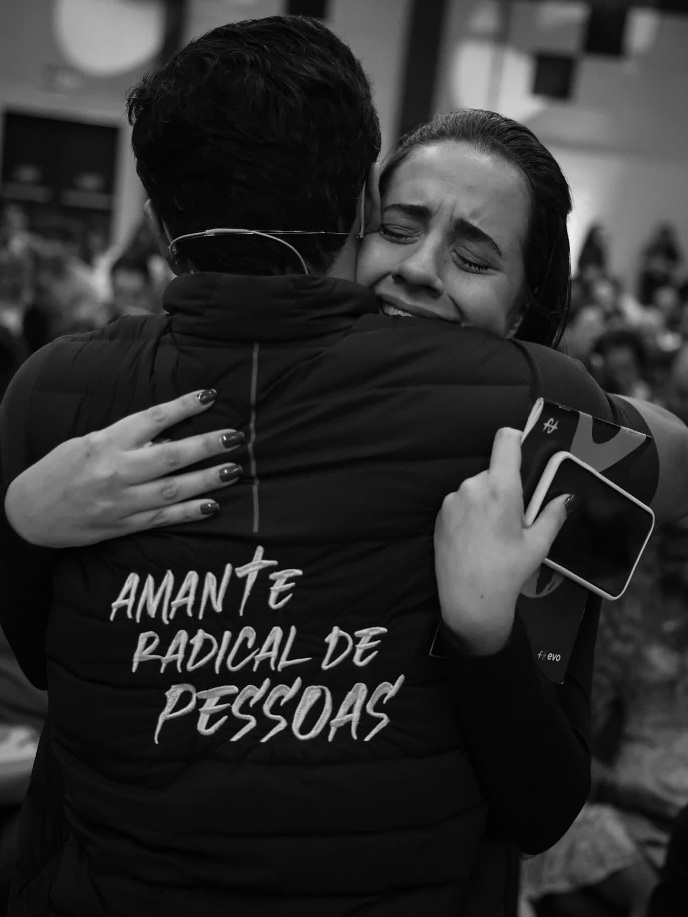 Participante sendo acolhida durante uma edição presencial do Método EVO